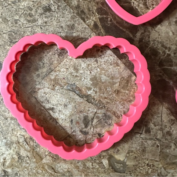 Valentine’s Day Heart Pink Plastic Cookie Cutters Set Of Five - Picture 6 of 8
